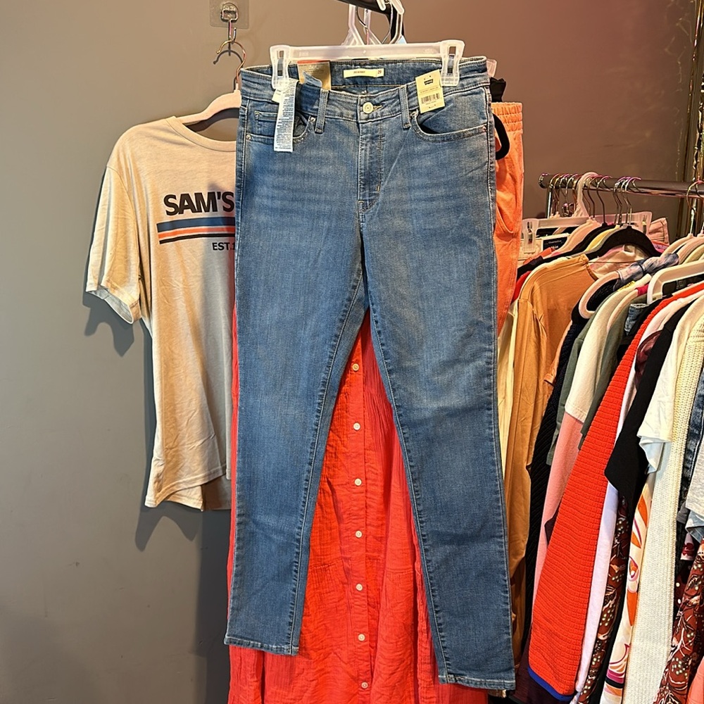 New Levi’s skinny jeans size 29